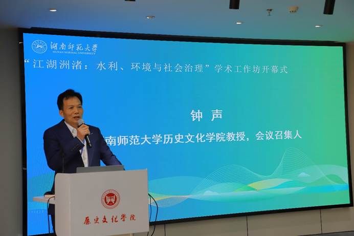 屏幕上有男人AI 生成的内容可能不正确。